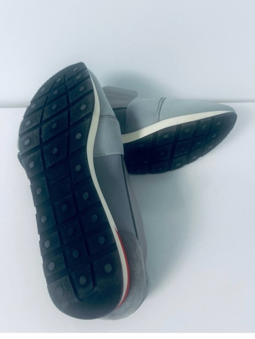Balenciaga Men's Gray Suede Low-Top Sneakers with Red Heel Accent - Picture 5 of 13